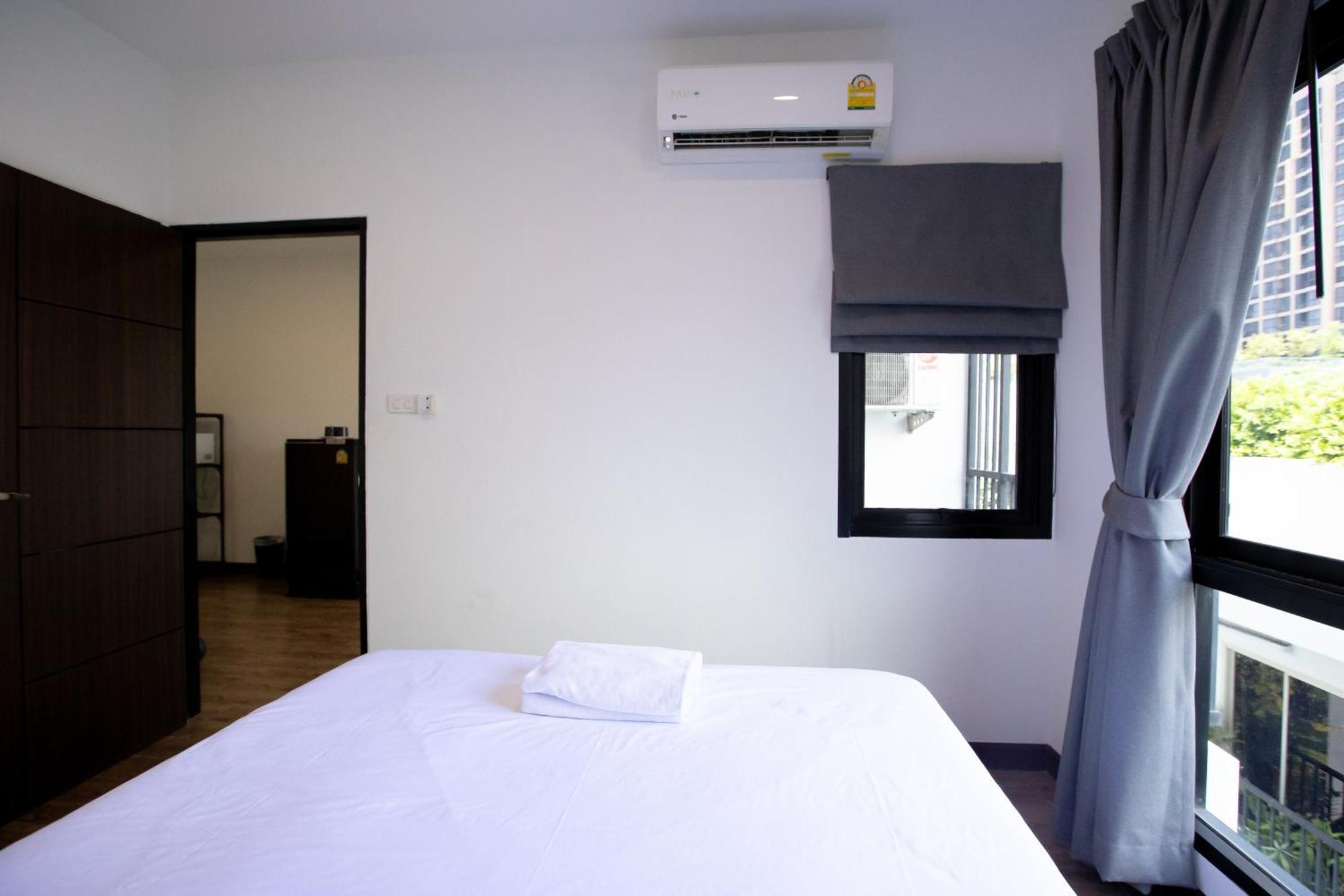 Room 36 Service Apartment Бангкок Экстерьер фото