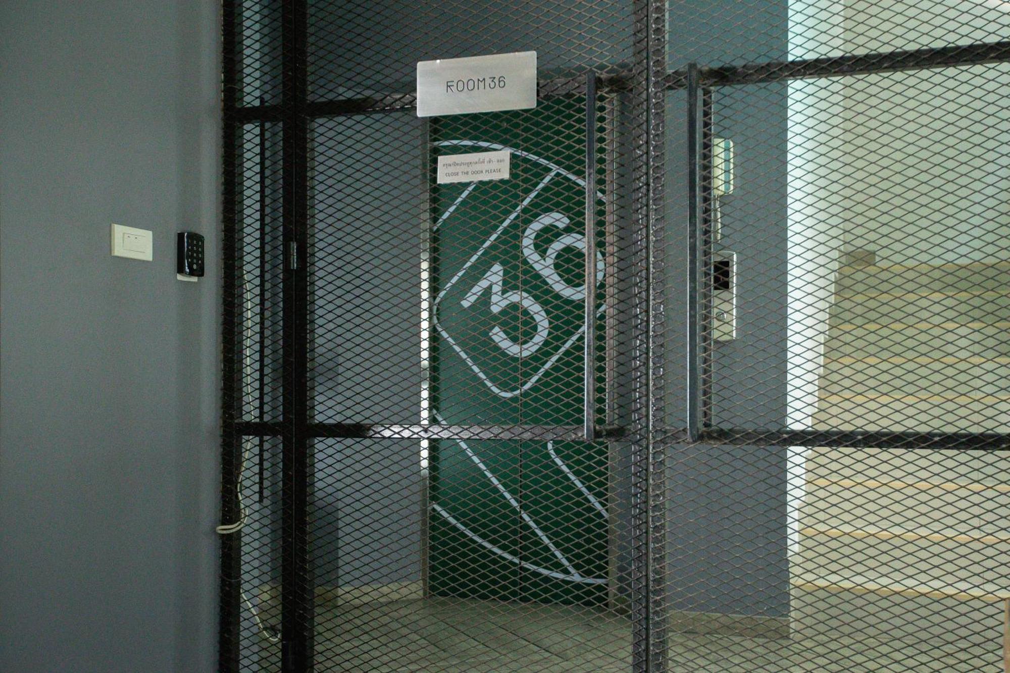 Room 36 Service Apartment Бангкок Экстерьер фото